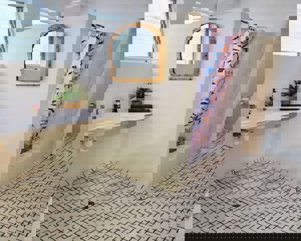 Female 4 Bed Dorm with Bathroom (18-35 Age Only)