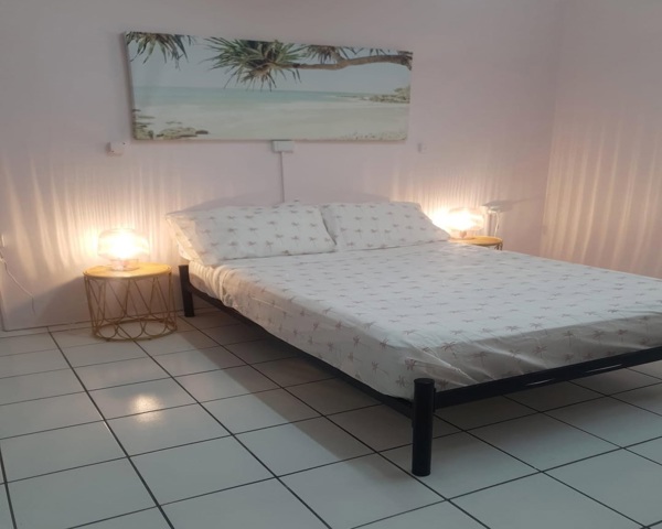 Double Private Room (Share Bathroom)